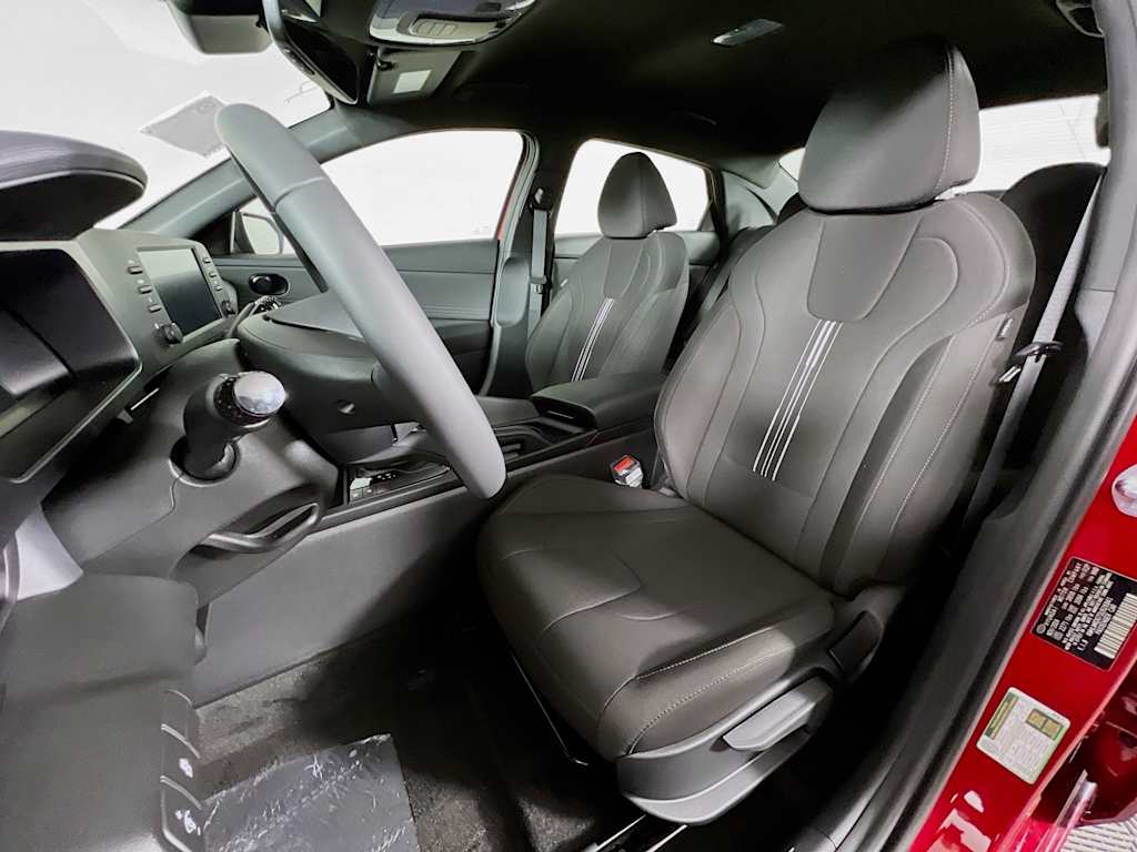 2025 Hyundai Elantra — photo 9
