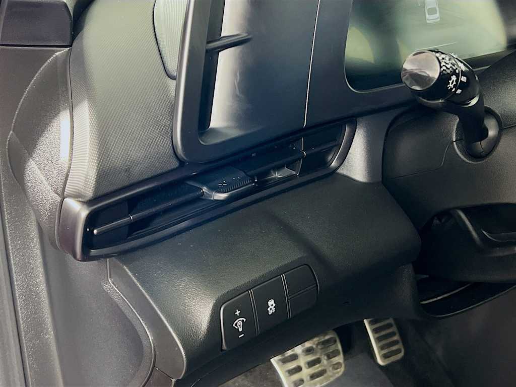 2025 Hyundai Elantra — photo 13