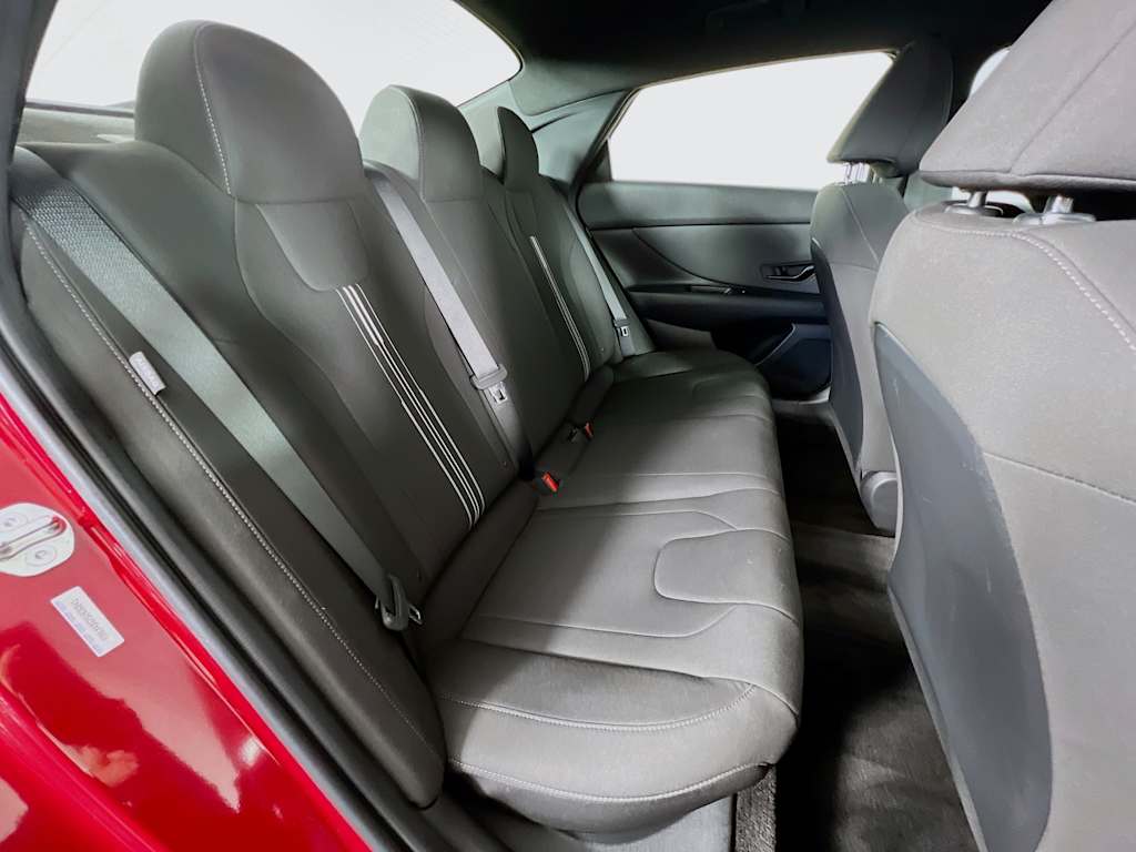 2025 Hyundai Elantra — photo 19