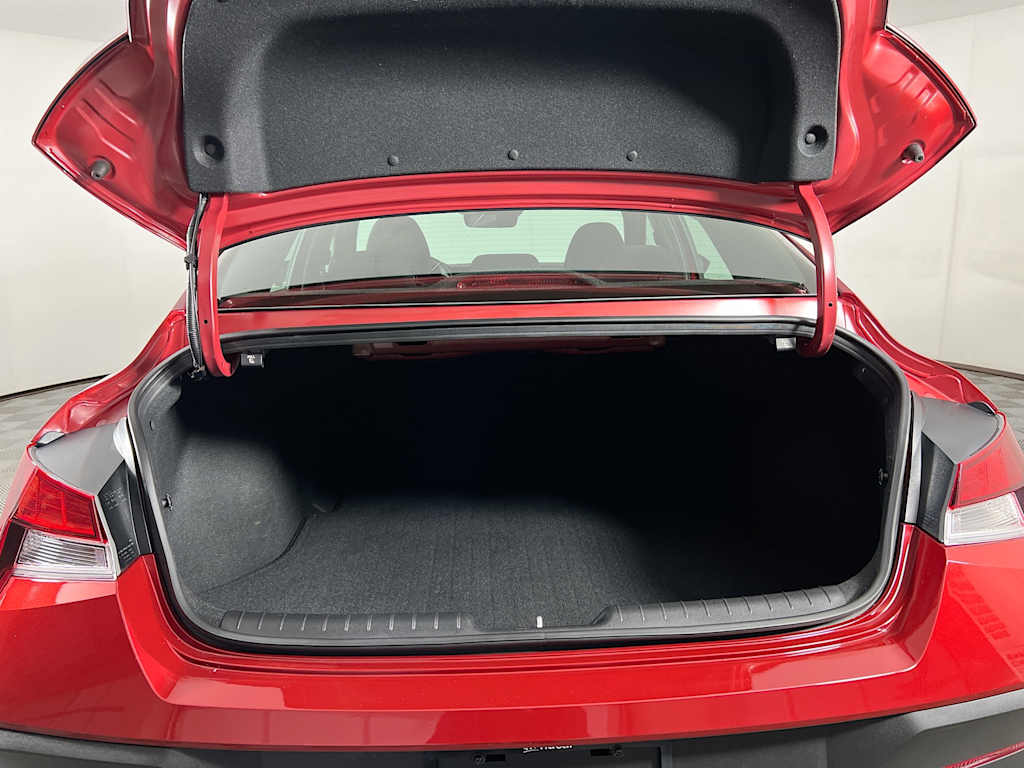 2025 Hyundai Elantra — photo 16