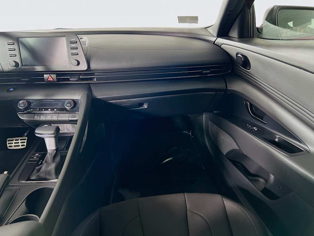 2025 Hyundai Elantra — photo 15