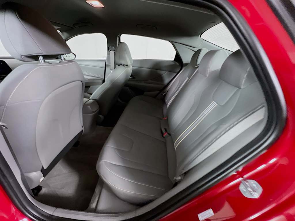 2023 Hyundai Elantra — photo 25