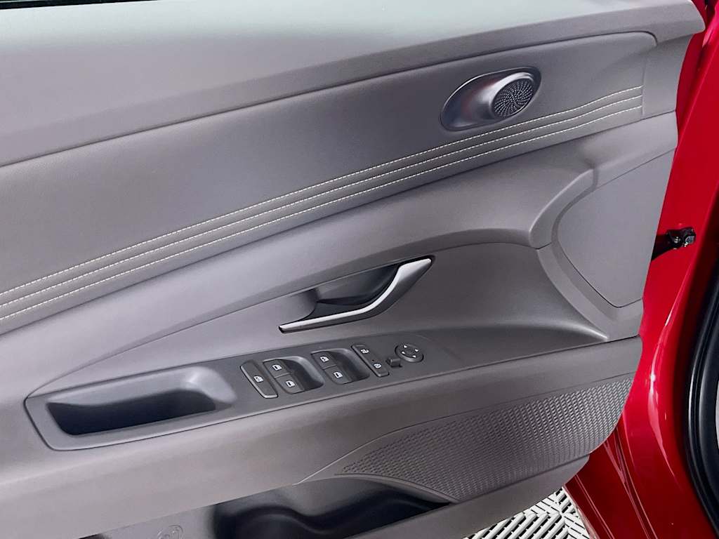 2023 Hyundai Elantra — photo 18