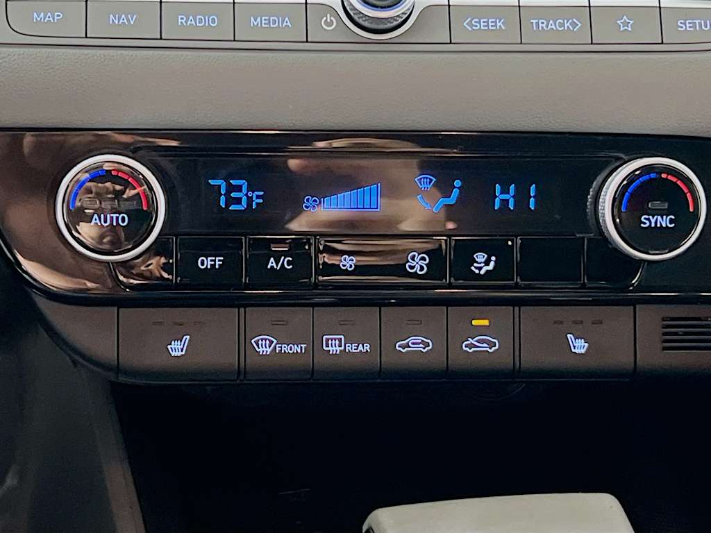 2023 Hyundai Elantra — photo 21