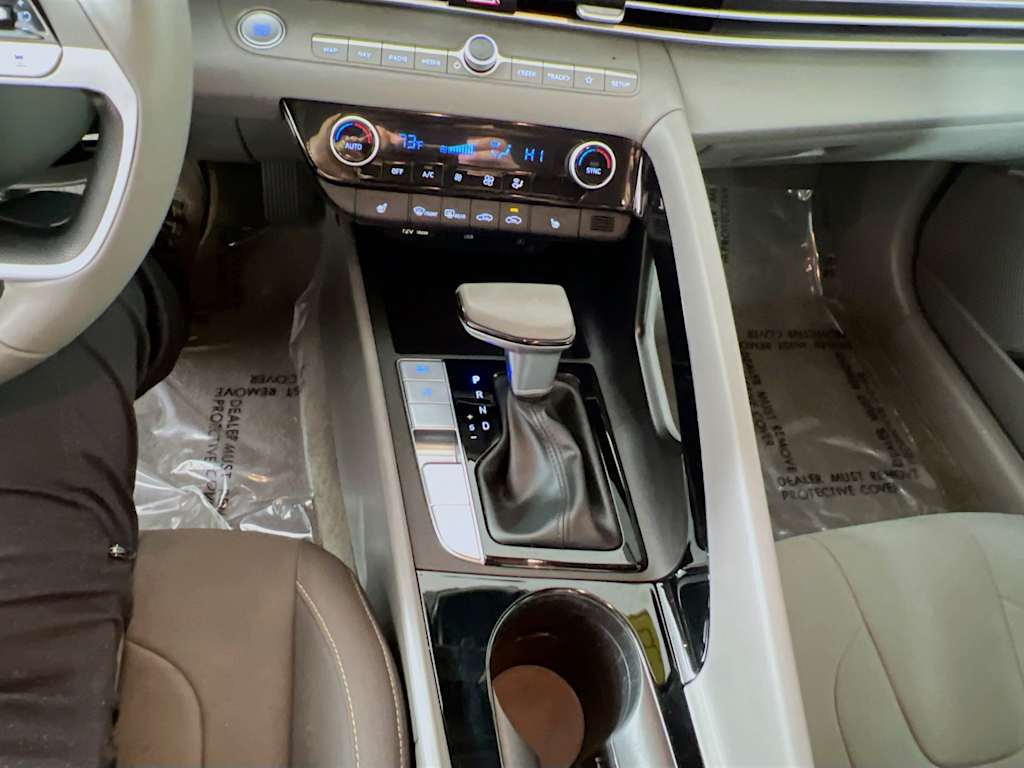 2023 Hyundai Elantra — photo 17