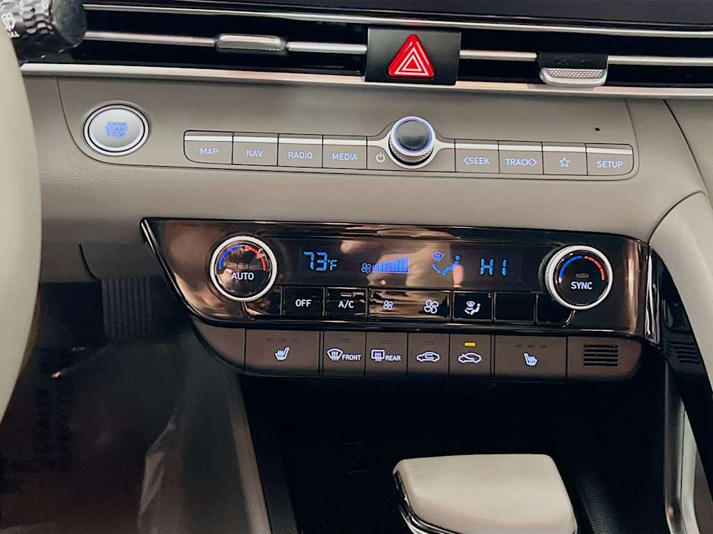 2023 Hyundai Elantra — photo 16