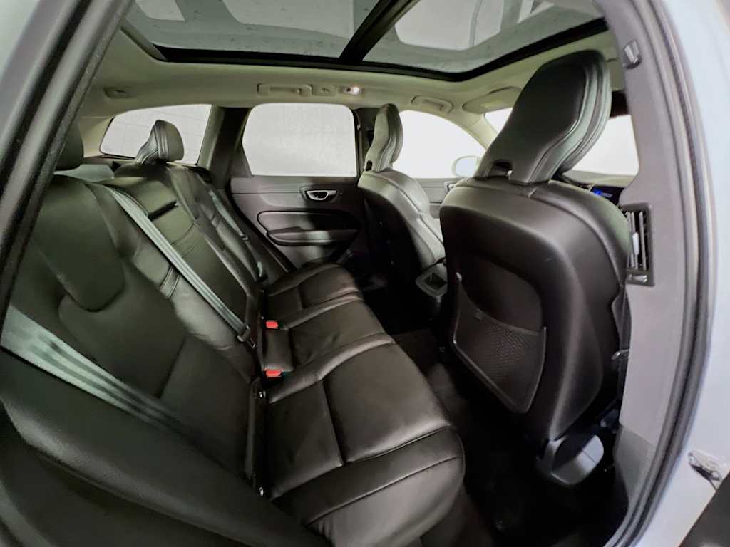2021 Volvo XC60 — photo 27