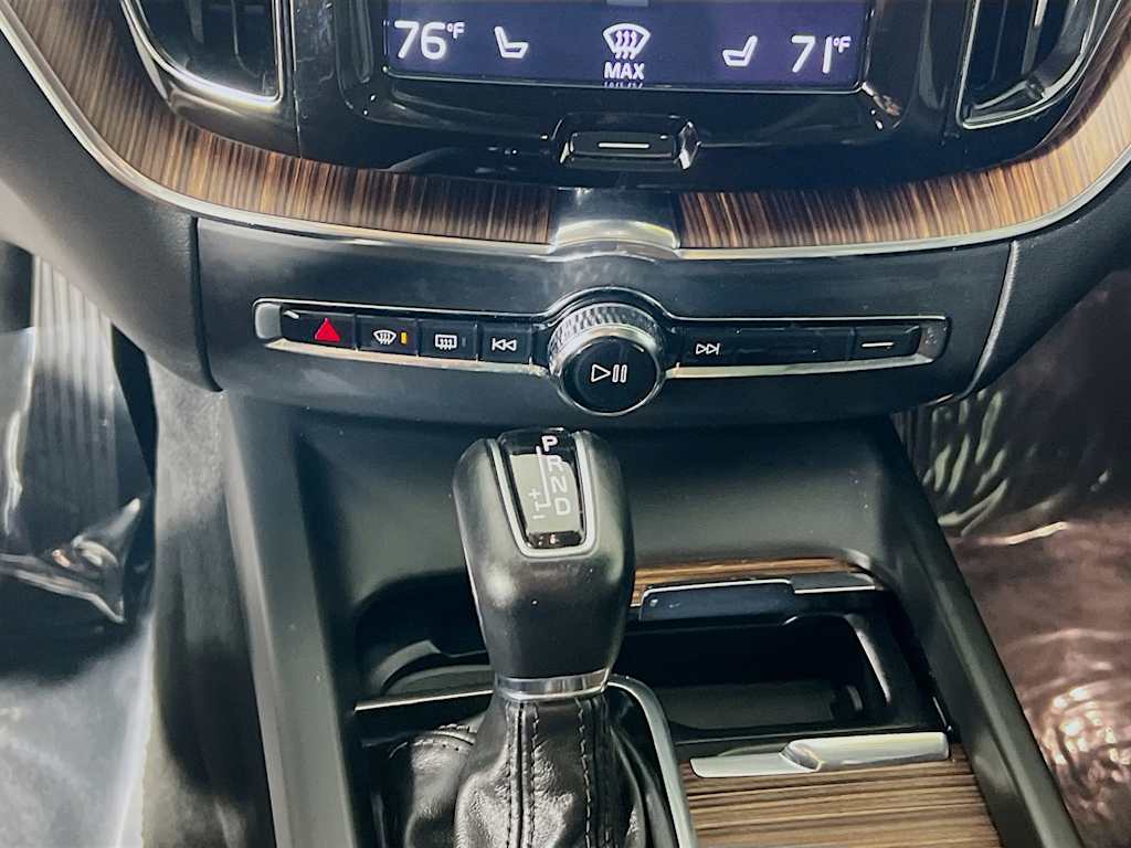 2021 Volvo XC60 — photo 16
