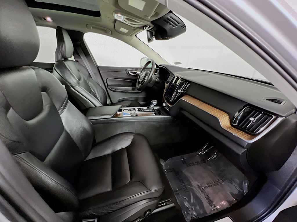2021 Volvo XC60 — photo 28