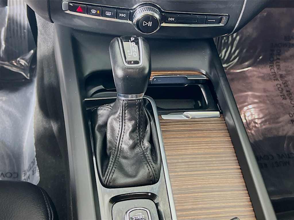 2021 Volvo XC60 — photo 17