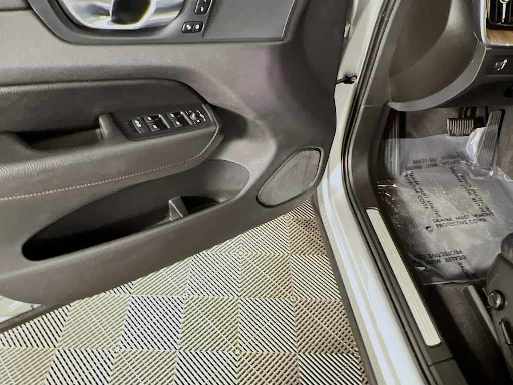 2021 Volvo XC60 — photo 19