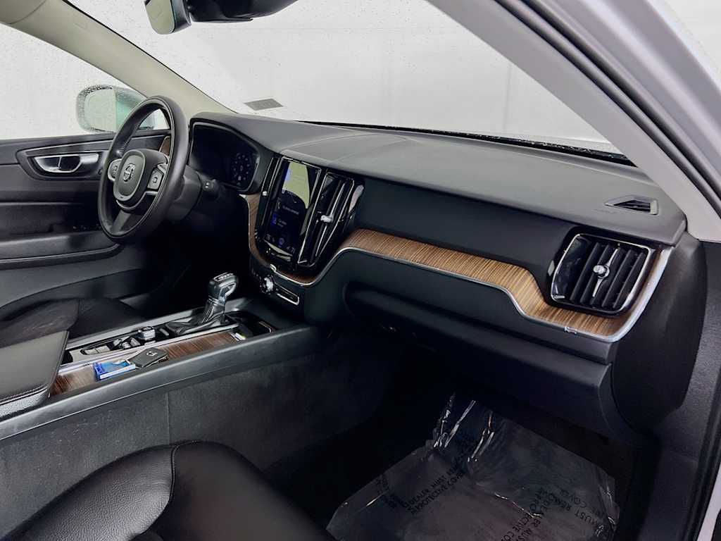 2021 Volvo XC60 — photo 29