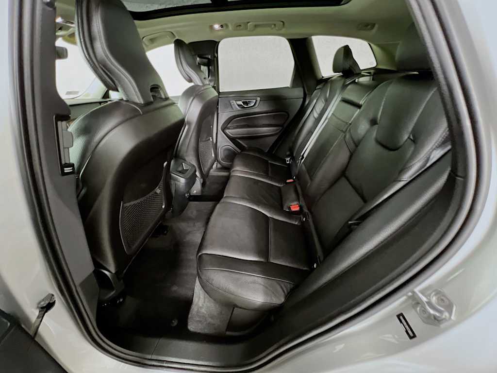 2021 Volvo XC60 — photo 25