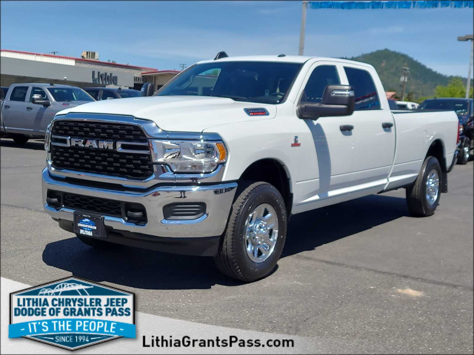 2024 RAM 3500 Tradesman 4x4 Crew Cab 8 Box