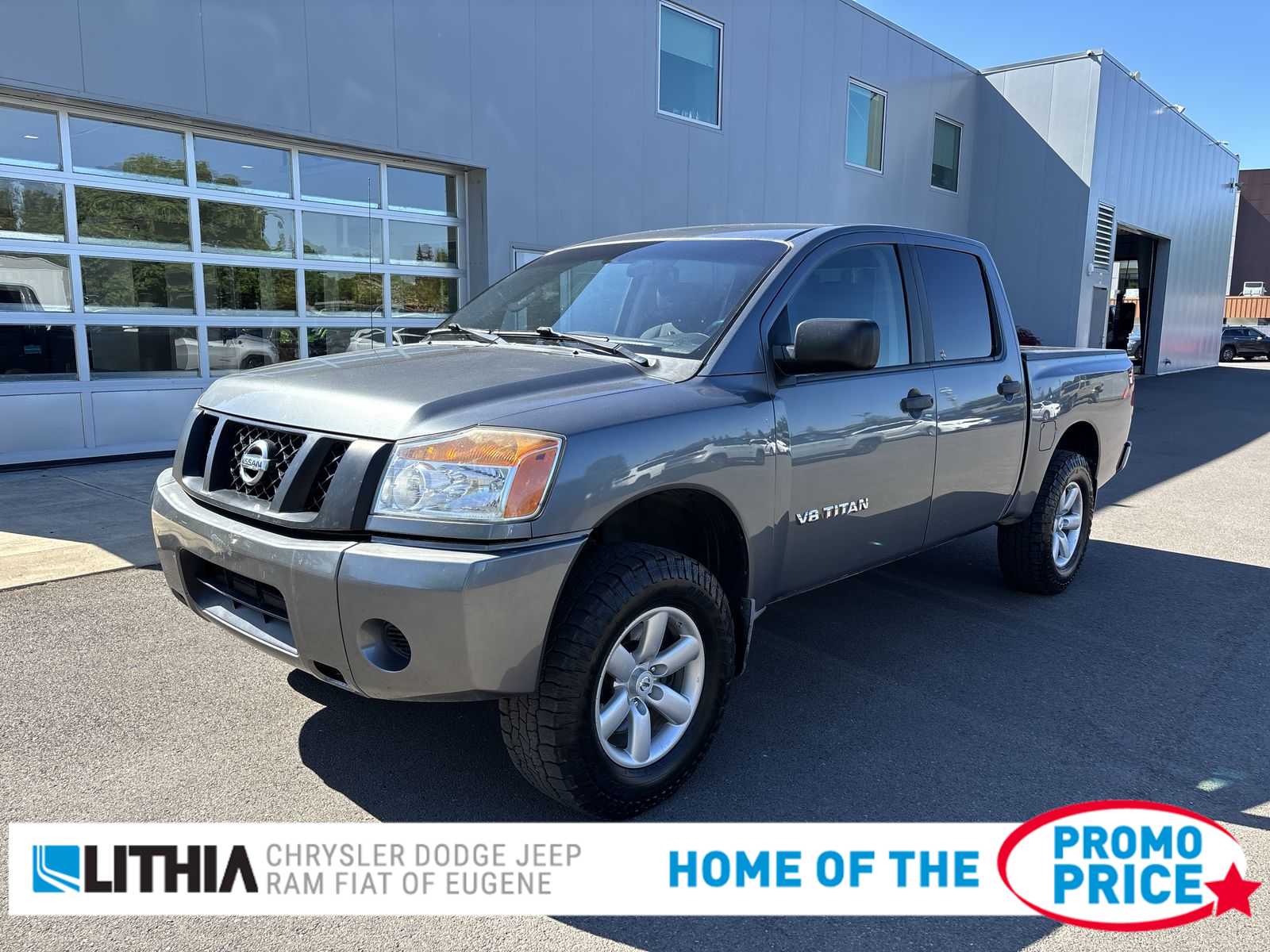 Gray (Gun Metallic) 2015 Nissan Titan S Crew Cab 4WD Pickup Truck Four-Wheel Drive 5-Speed Automatic