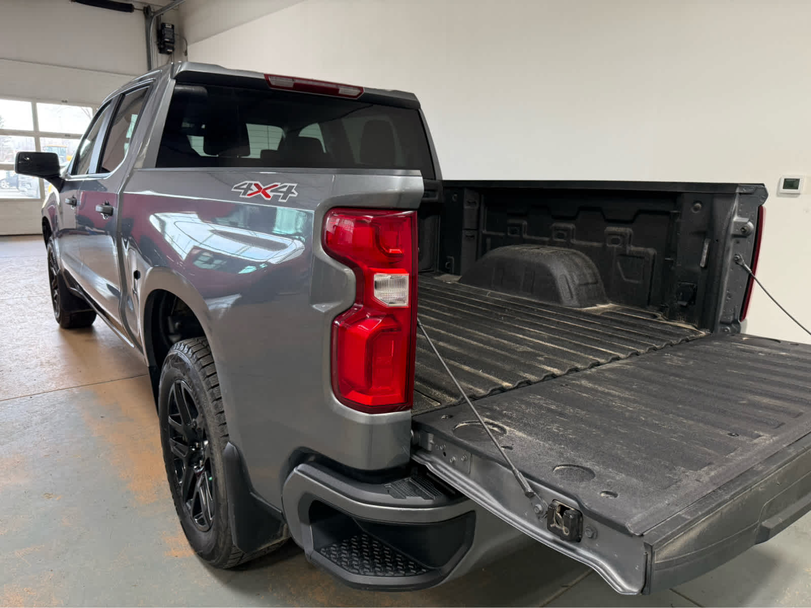 View vehicle photo 4