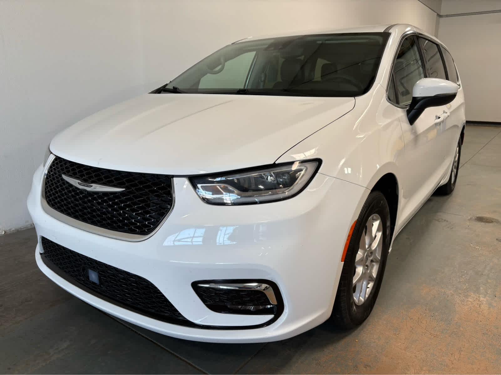 2023 Chrysler Pacifica Touring L FWD