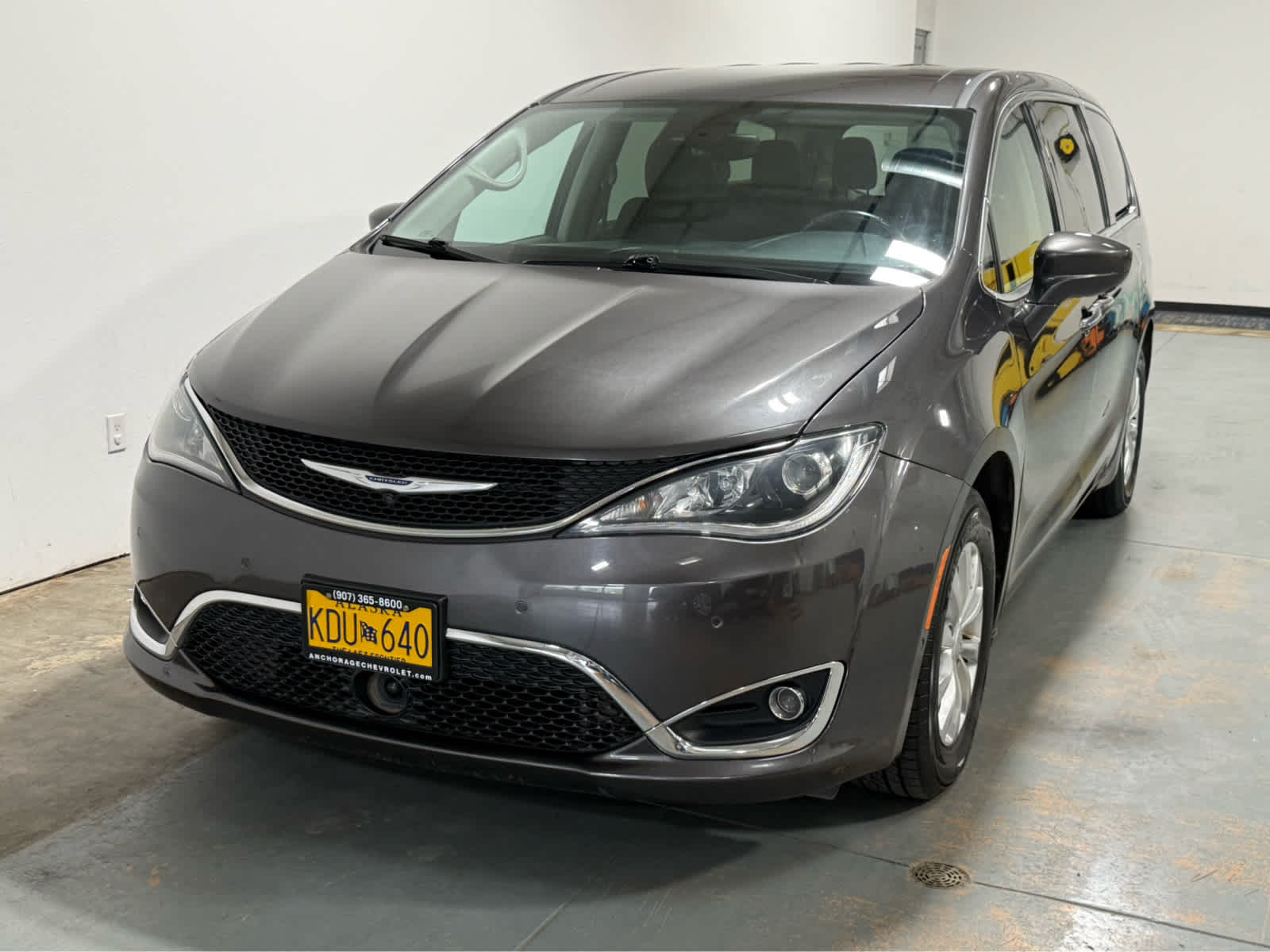 Gray (Granite Crystal Metallic Clearcoat) 2019 Chrysler Pacifica Touring Plus FWD Minivan Front-Wheel Drive 9-Speed Automatic