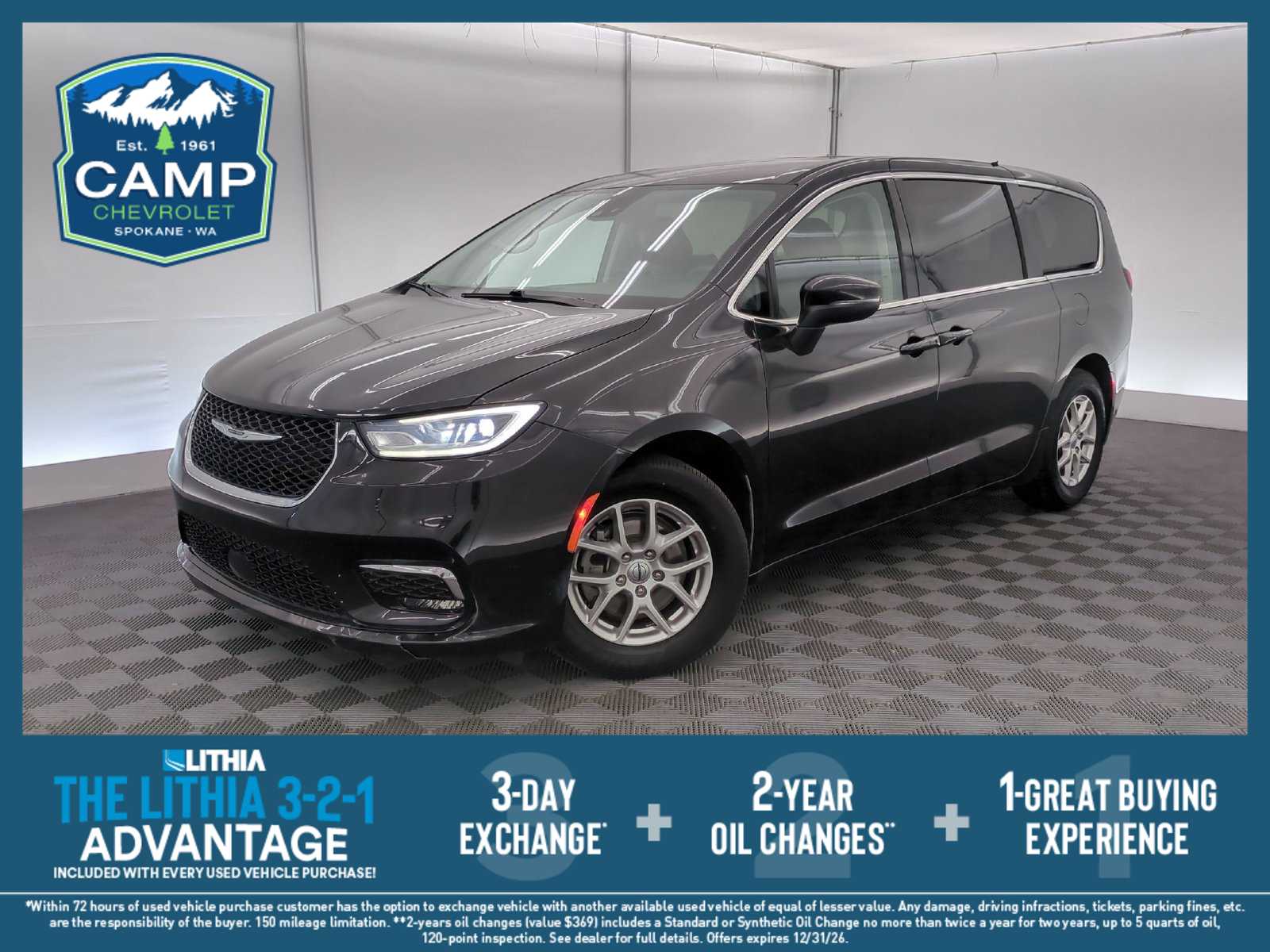 Brilliant Black Crystal Pearlcoat 2023 Chrysler Pacifica Minivan Front-Wheel Drive 9-Speed Automatic