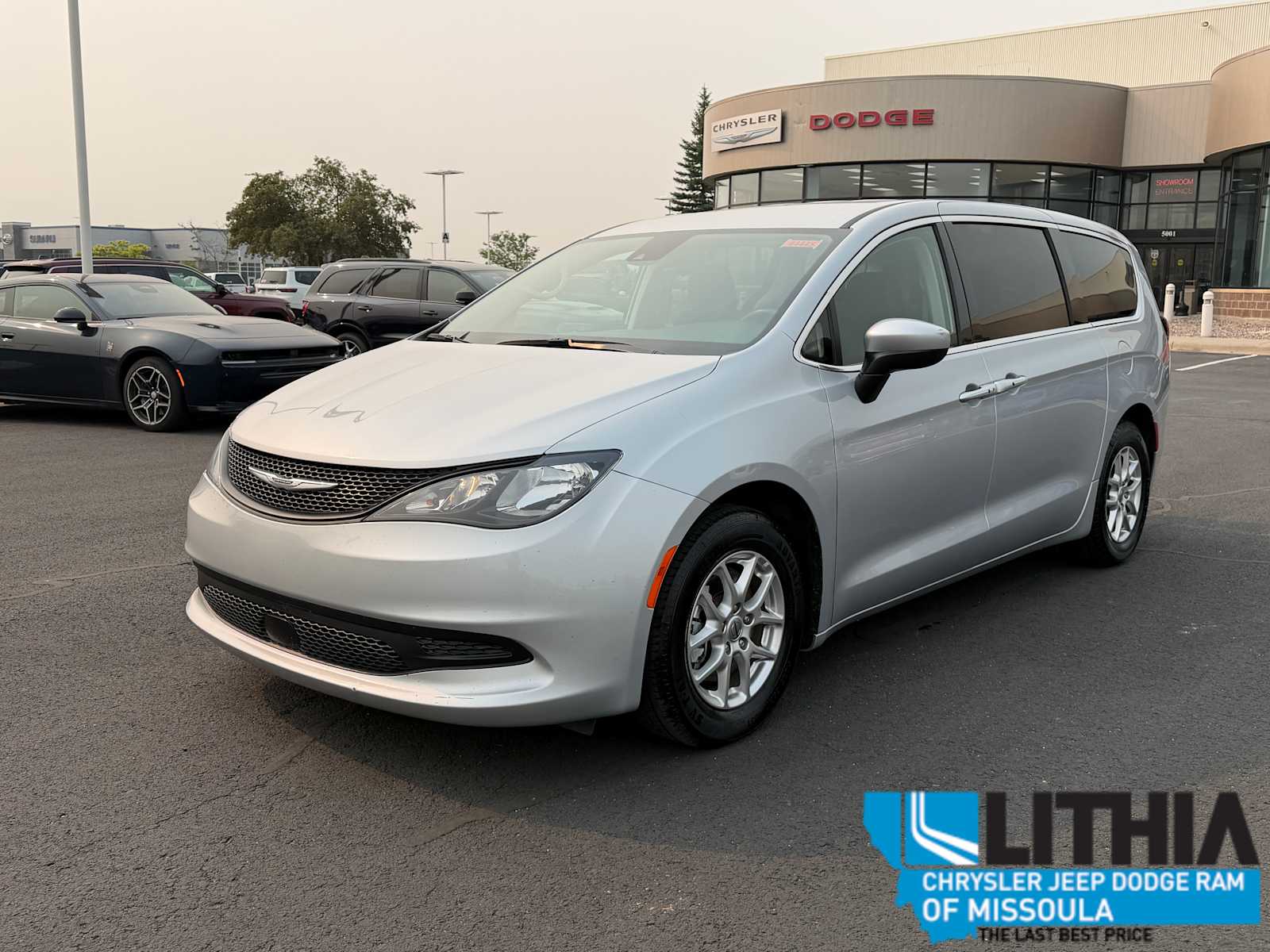2023 Chrysler Voyager LX FWD