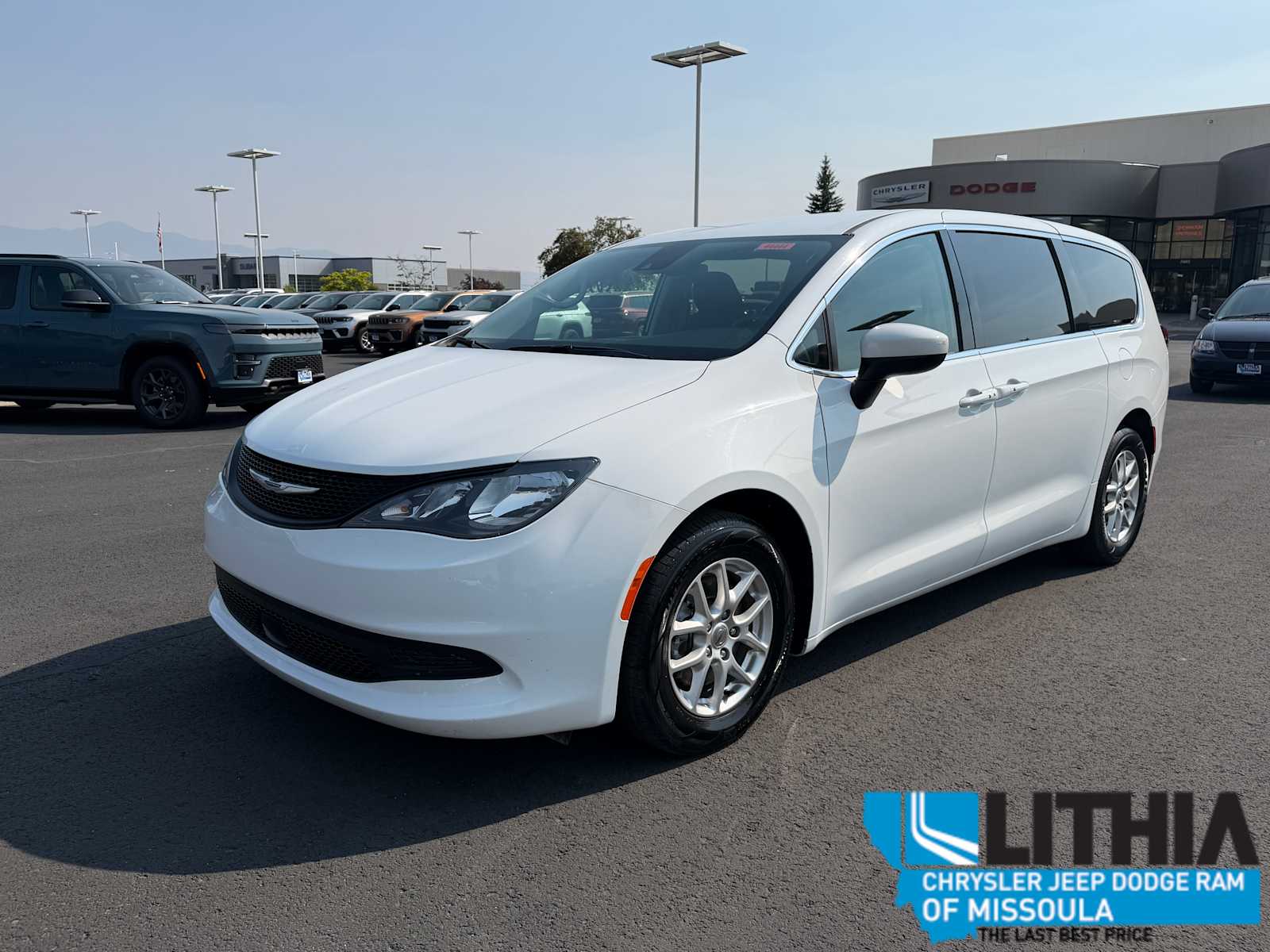 2023 Chrysler Voyager LX FWD