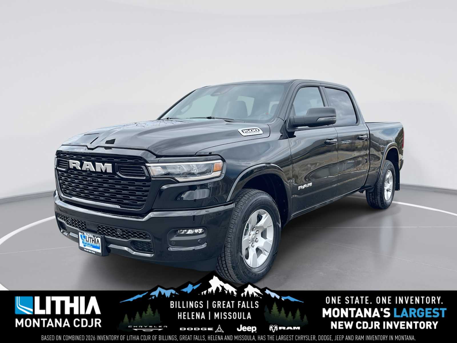 Diamond Black Crystal Pearlcoat 2026 RAM 1500 Pickup Truck Four-Wheel Drive 8-Speed Automatic