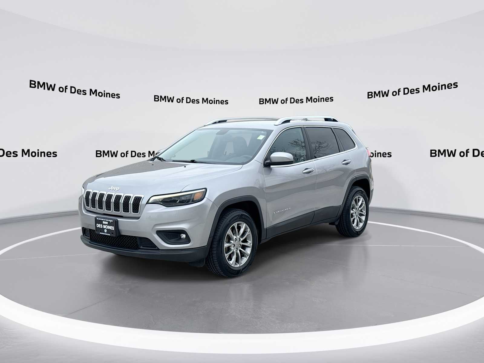 View vehicle photo 4