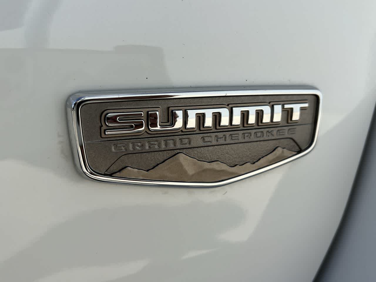 2017 Jeep Grand Cherokee Summit 12
