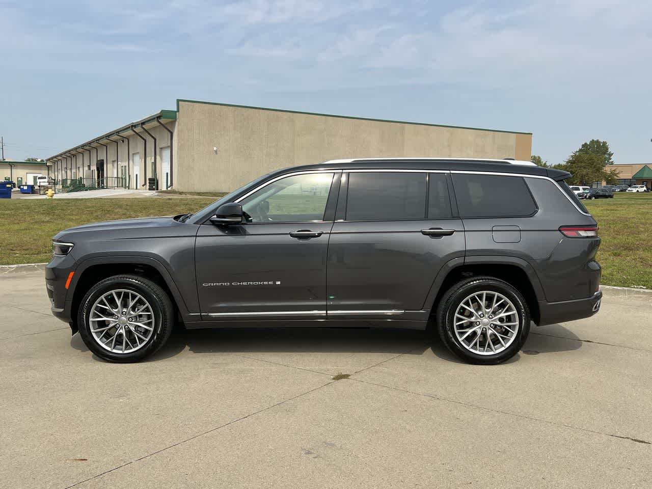 2023 Jeep Grand Cherokee L Summit 3