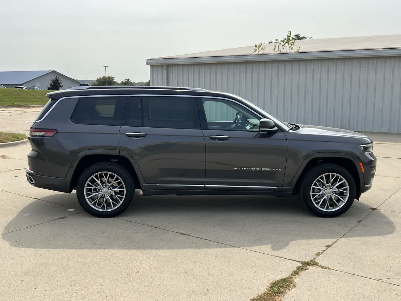 2023 Jeep Grand Cherokee L Summit 7