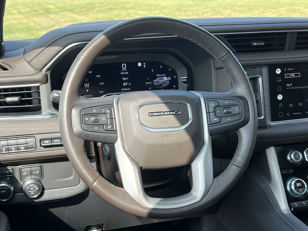 2022 GMC Yukon XL Denali 24