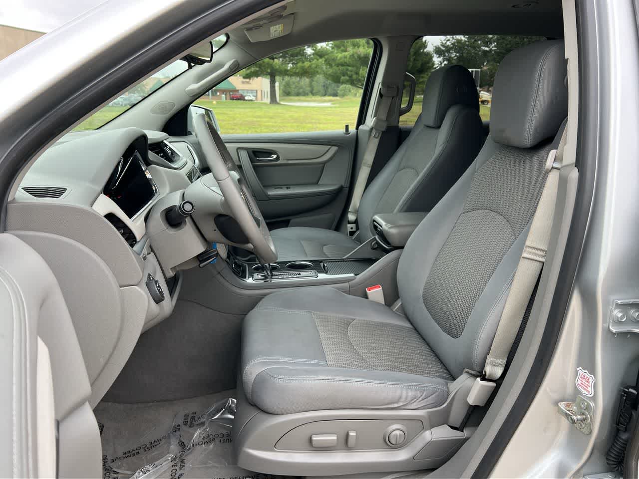 2017 Chevrolet Traverse LT 14