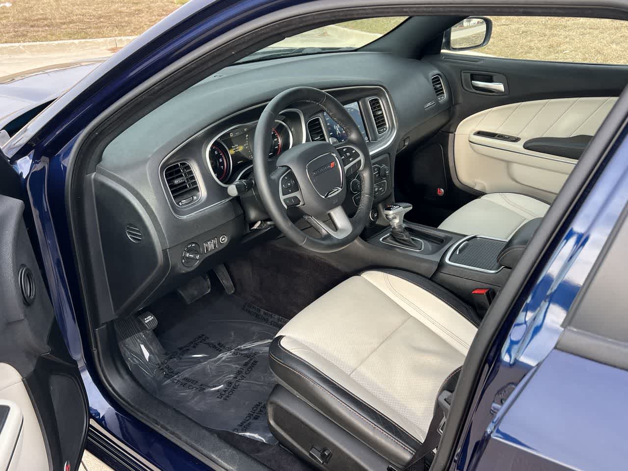 2017 Dodge Charger SXT 2