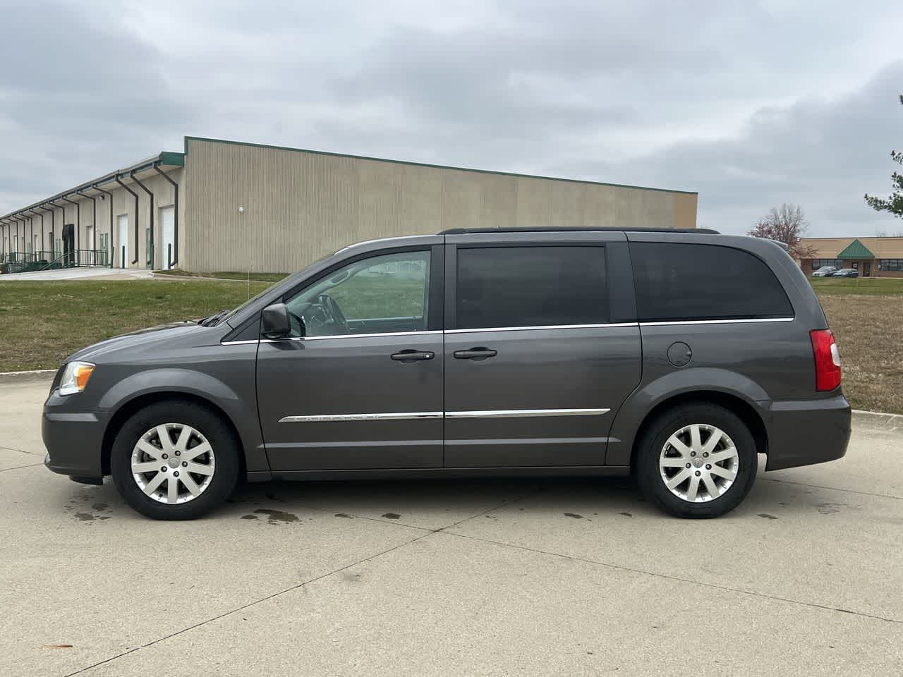 2016 Chrysler Town & Country Touring 3