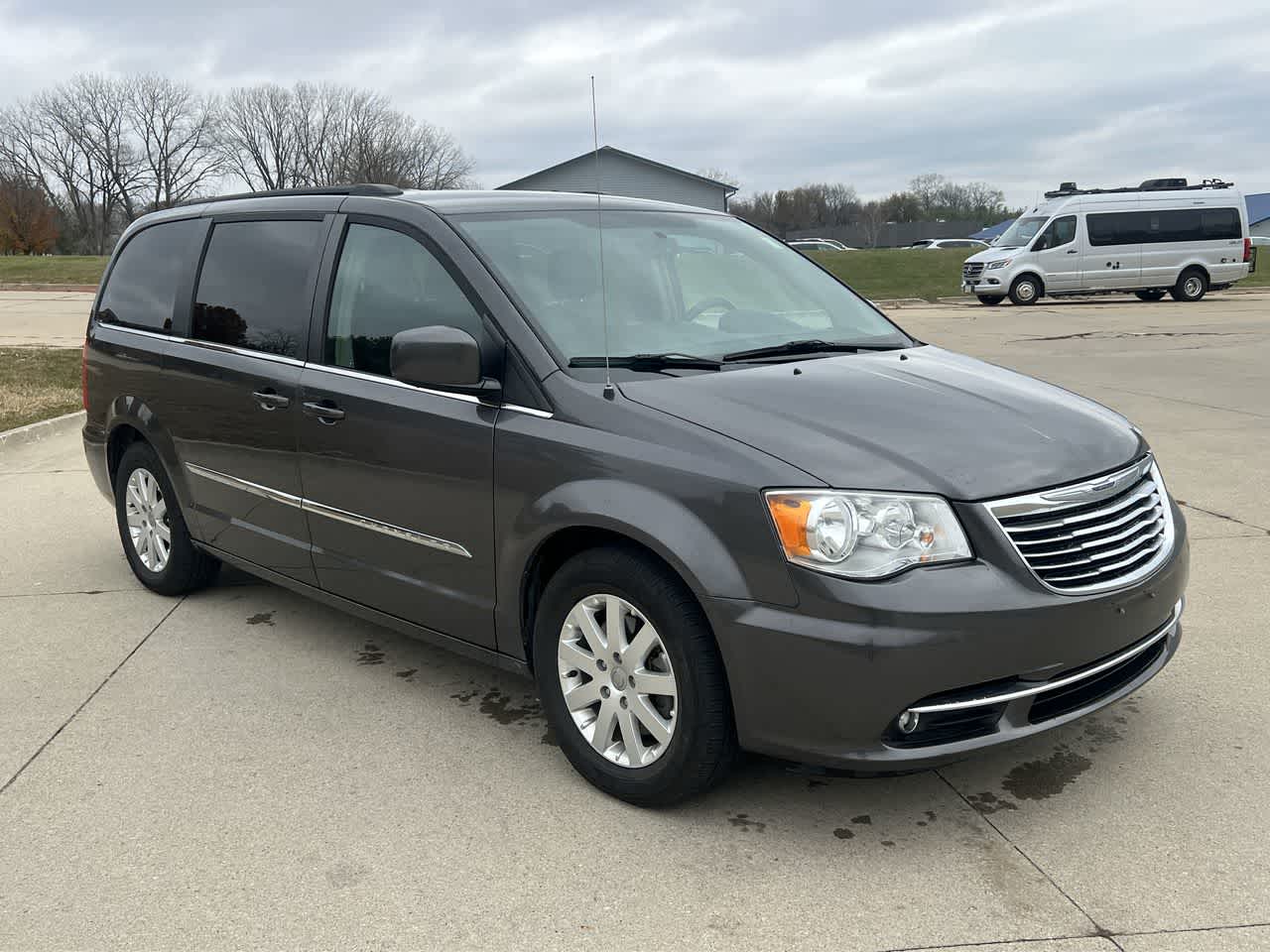 2016 Chrysler Town & Country Touring 8