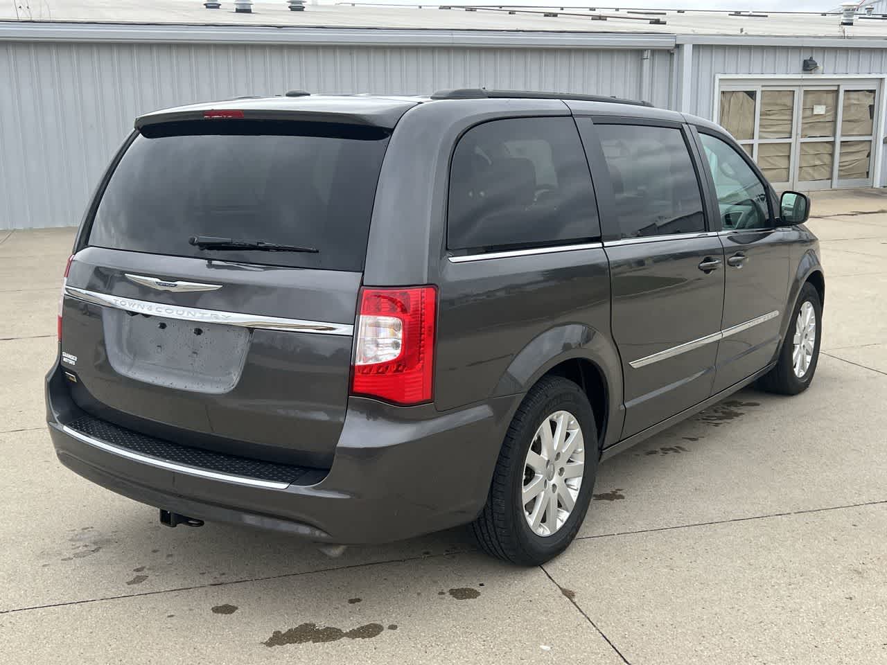 2016 Chrysler Town & Country Touring 6