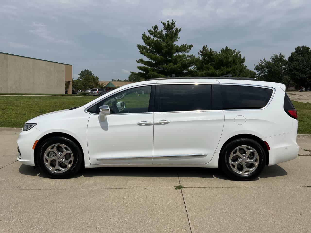 2022 Chrysler Pacifica Limited 3