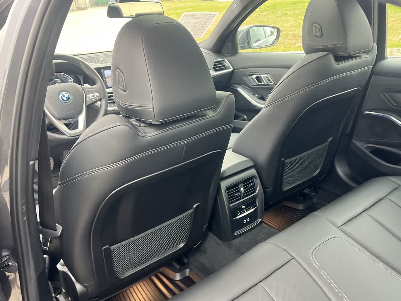 2022 BMW 3 Series 330e xDrive 14