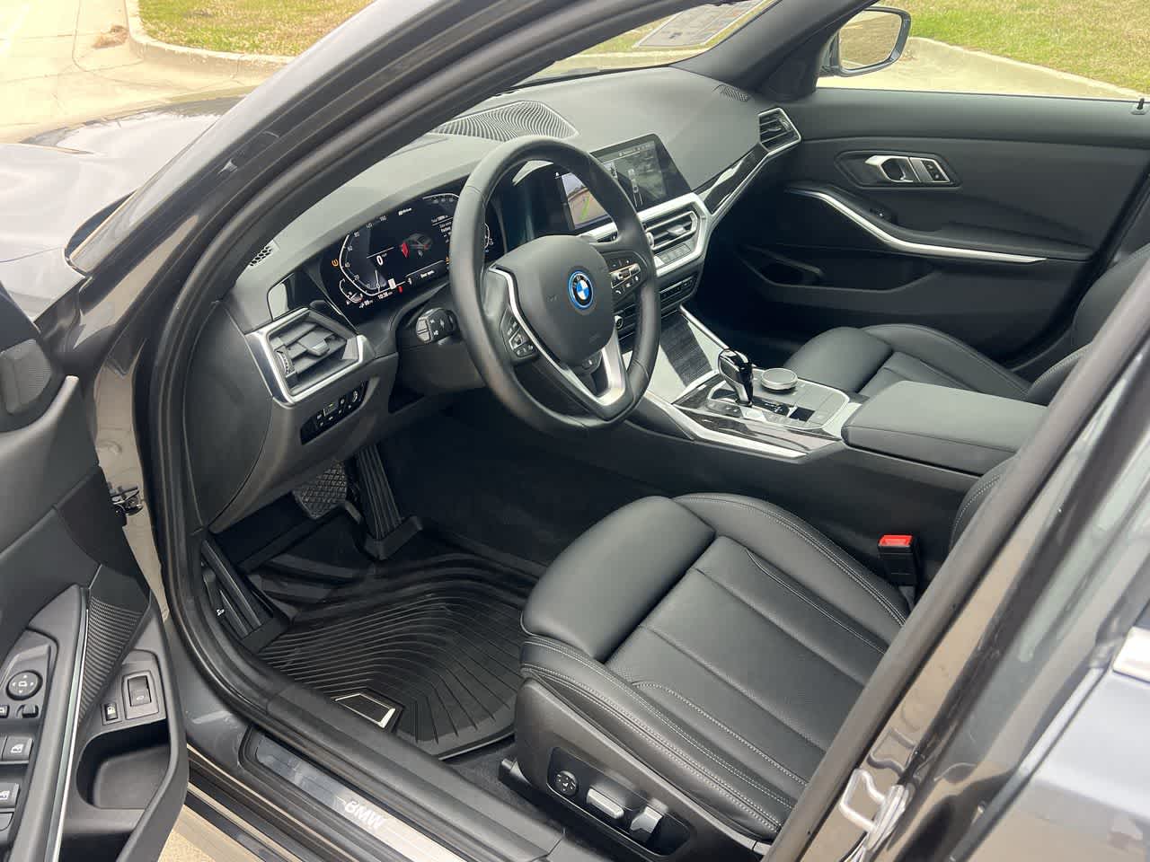 2022 BMW 3 Series 330e xDrive 2