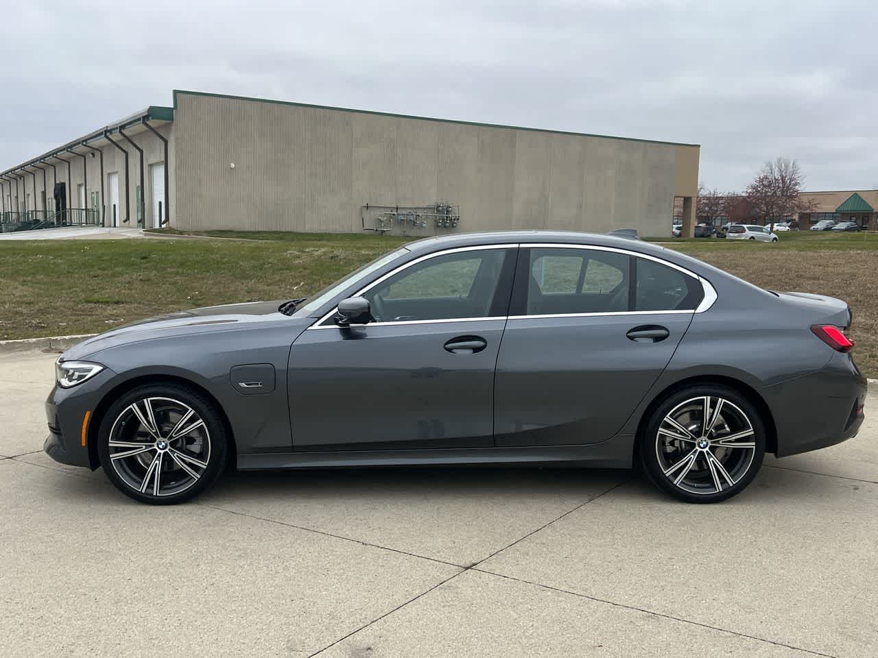 2022 BMW 3 Series 330e xDrive 3