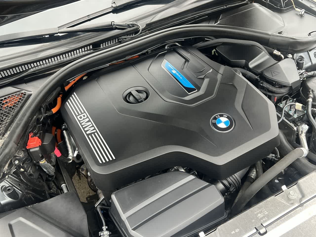 2022 BMW 3 Series 330e xDrive 11