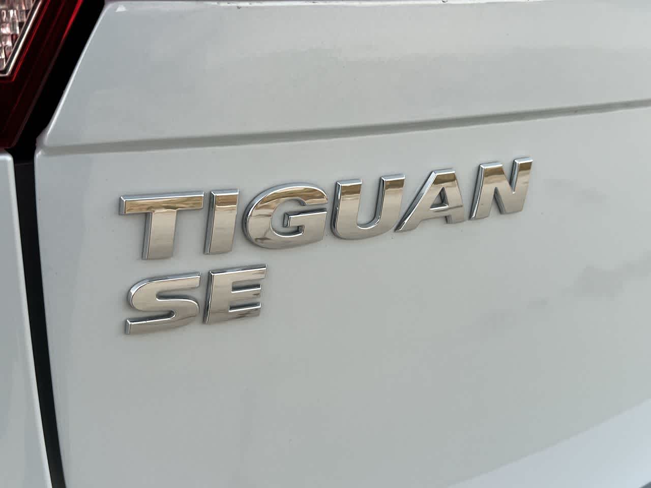 2018 Volkswagen Tiguan SE 12