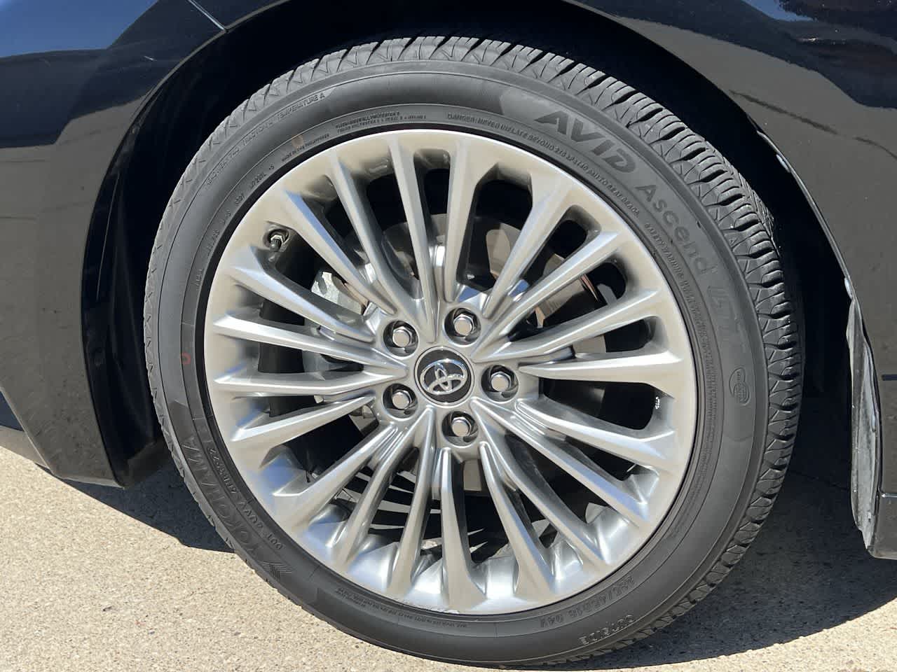 2019 Toyota Avalon Limited 12