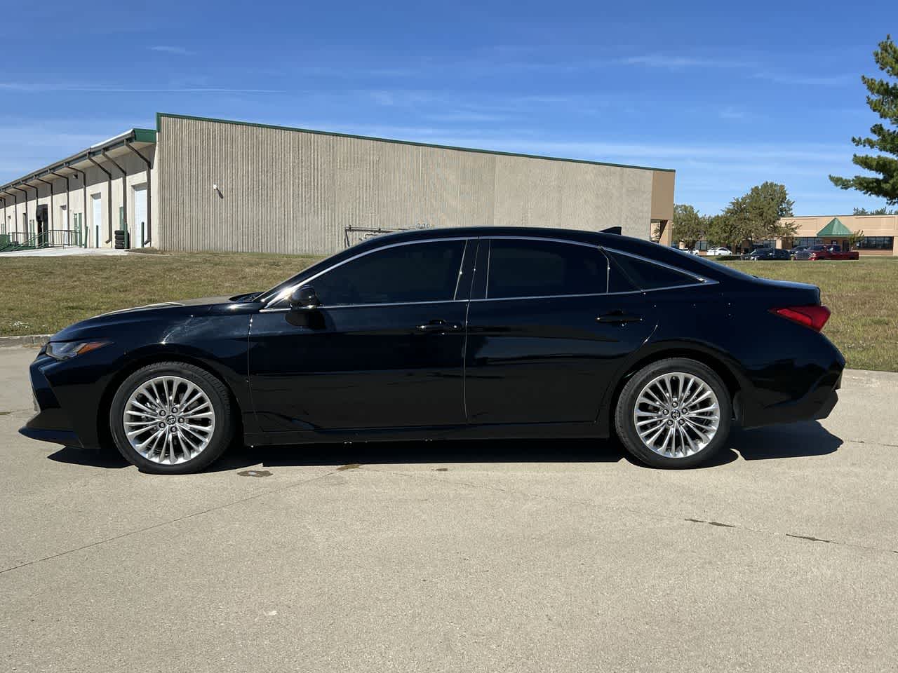 2019 Toyota Avalon Limited 3