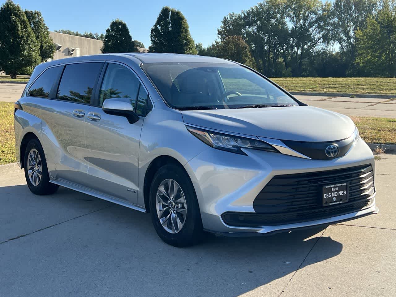 2021 Toyota Sienna LE 8