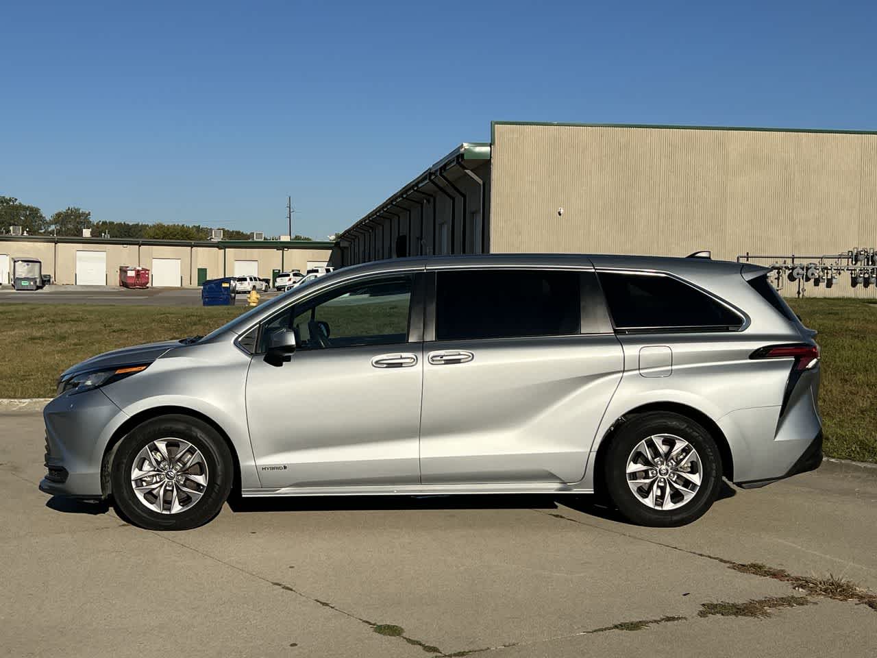 2021 Toyota Sienna LE 3