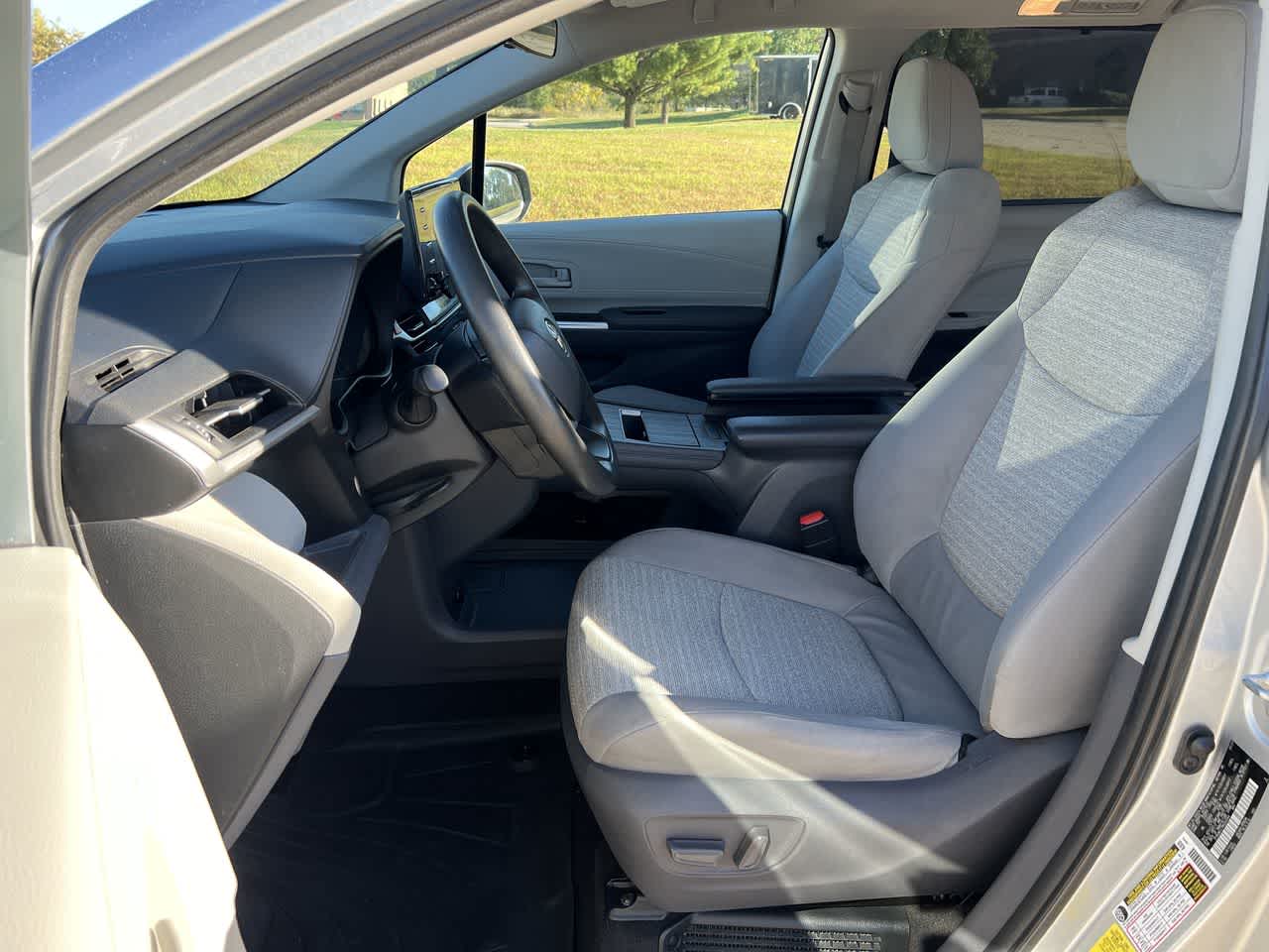 2021 Toyota Sienna LE 15