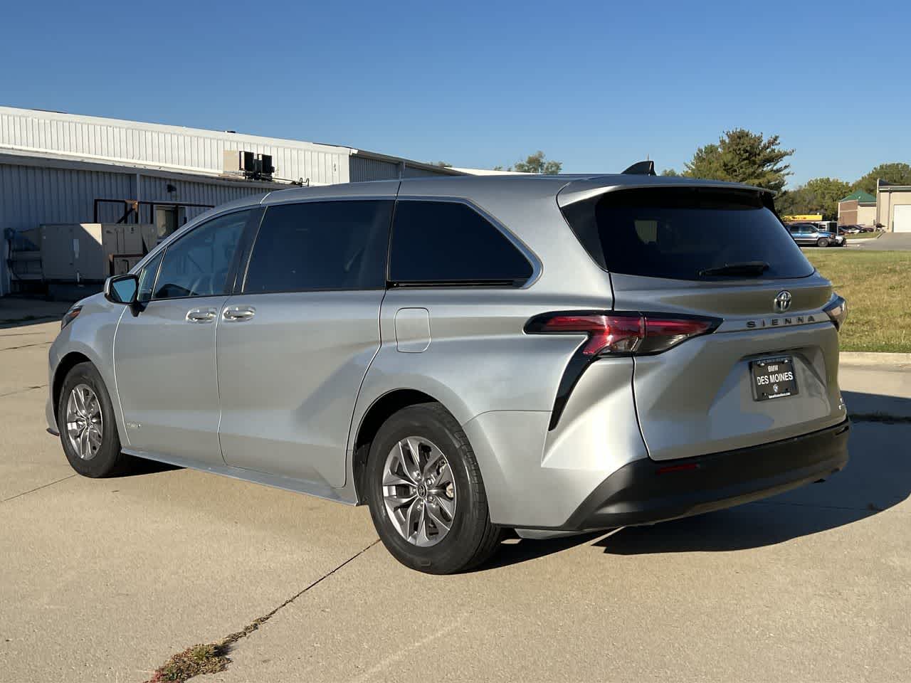 2021 Toyota Sienna LE 4