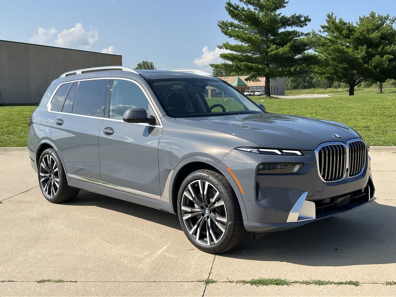 2025 BMW X7 xDrive40i 8