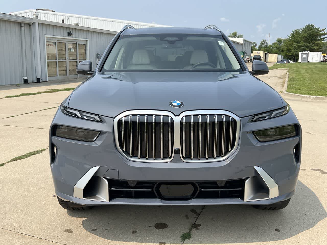 2025 BMW X7 xDrive40i 9